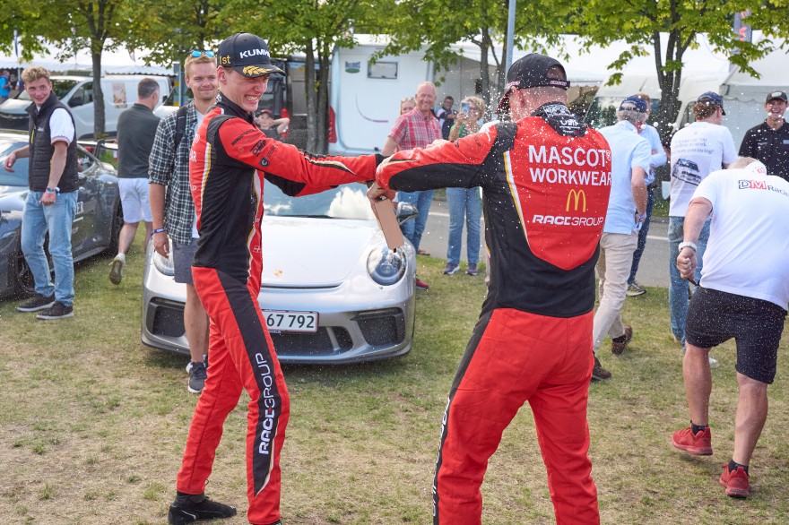 Det er Malte mod Kasper til Night Race.
(Foto: TCR Denmark)